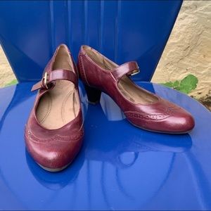Aerosoles Maroon Pointed Toe Kitten Heels Sz: 8.5